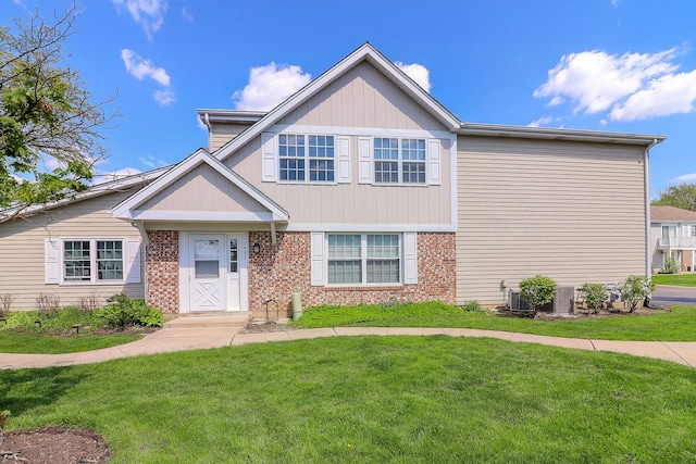 view of front of property featuring a front yard