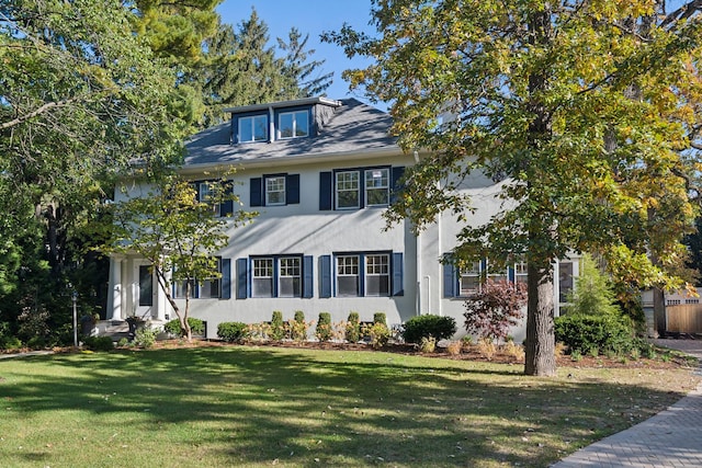527 Warwick Rd, Kenilworth, IL 60043 - view of front of property with stucco siding and a front yard