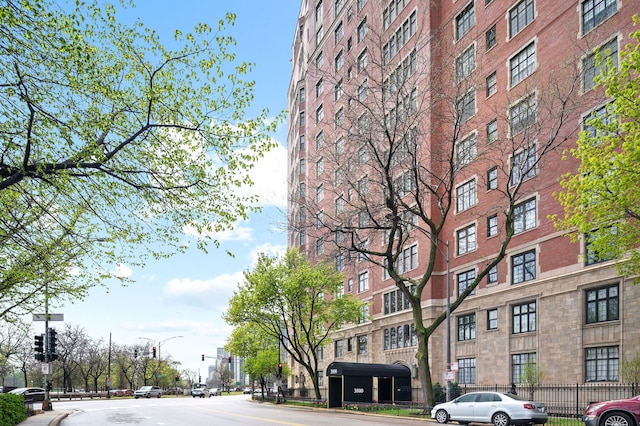 3800 N Lake Shore Dr Unit 5E, Chicago, IL 60613 - view of property with fence