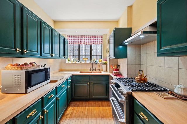 3800 N Lake Shore Dr Unit 5E, Chicago, IL 60613 - kitchen featuring backsplash, light wood-type flooring, stainless steel appliances, and a sink