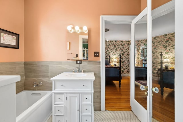 3800 N Lake Shore Dr Unit 5E, Chicago, IL 60613 - full bath featuring a garden tub, tile patterned floors, ensuite bathroom, wainscoting, and vanity