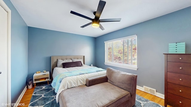 1421 Main St Unit 1421, Evanston, IL 60202 - bedroom with wood finished floors, baseboards, and ceiling fan