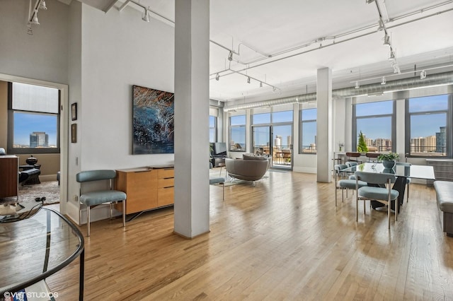 900 N Kingsbury St Unit 1150, Chicago, IL 60610 - community lobby with a view of city