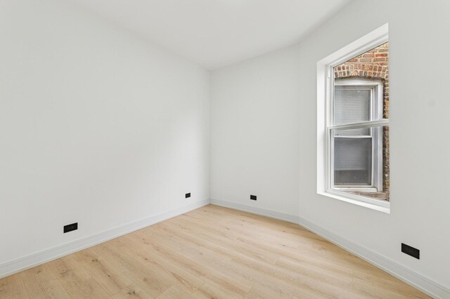 6430 S Eberhart Ave, Chicago, IL 60637 - bedroom featuring light wood-type flooring and baseboards