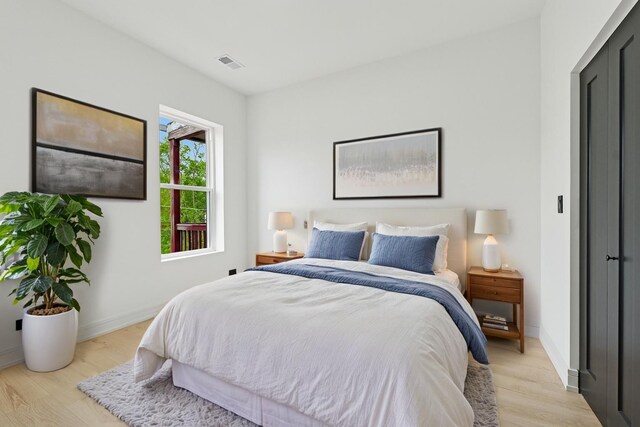 6430 S Eberhart Ave, Chicago, IL 60637 - empty room featuring light wood-style floors and baseboards