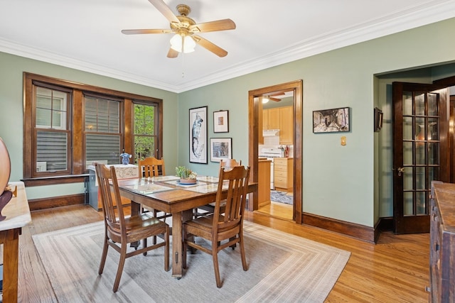 dining area with light wood finished floors, crown molding, and ceiling fan