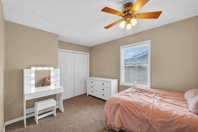 carpeted bedroom featuring a ceiling fan, a closet, and a textured ceiling