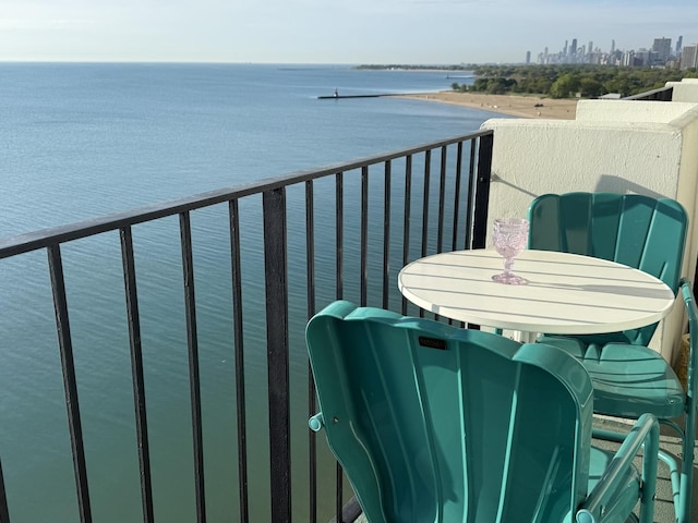 6033 N Sheridan Rd Unit 12B, Chicago, IL 60660 - balcony with a water view