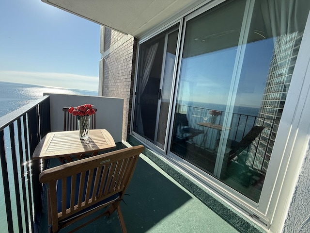 6033 N Sheridan Rd Unit 12B, Chicago, IL 60660 - balcony featuring a water view
