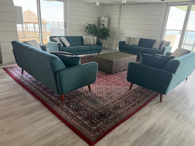 living area featuring light wood-style flooring and ceiling fan