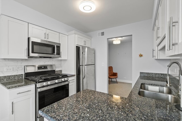 5177 Coventry Ln Unit D, Gurnee, IL 60031 - kitchen featuring visible vents, a sink, white cabinetry, a peninsula, and stainless steel appliances