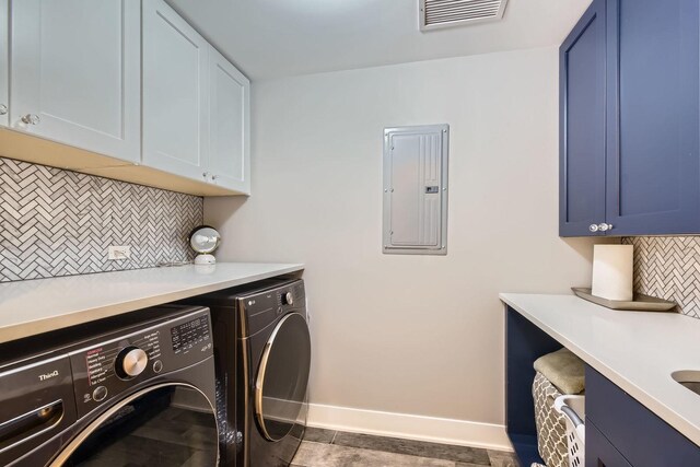 1955 N Halsted St Unit 1, Chicago, IL 60614 - bar area with backsplash, light colored carpet, baseboards, and a sink