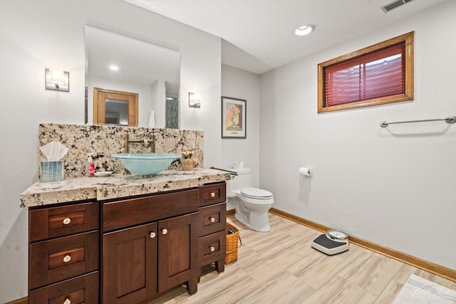 11 N Meadow Ct, South Barrington, IL 60010 - bathroom featuring baseboards, toilet, and vanity