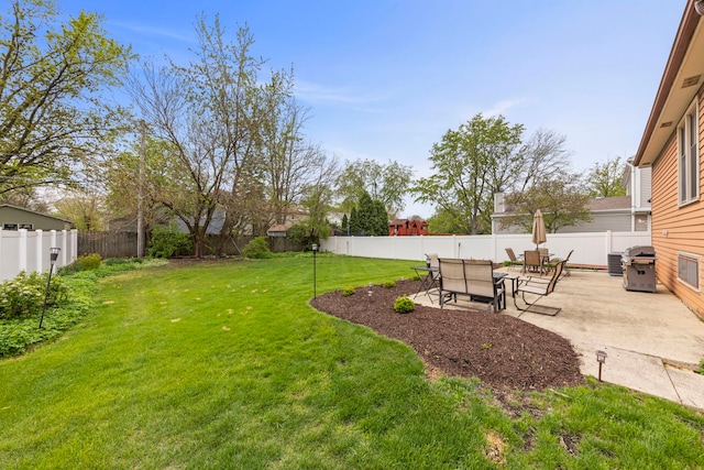 559 Coolidge Ave, Glen Ellyn, IL 60137 - view of yard featuring a patio area