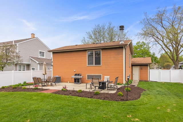 559 Coolidge Ave, Glen Ellyn, IL 60137 - rear view of house with a patio