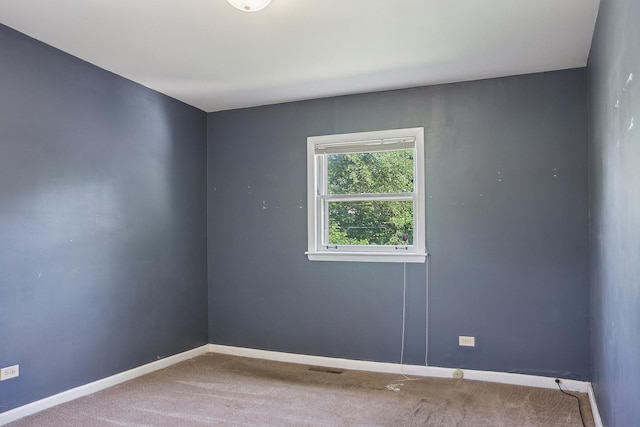 561 Minette Ln, Chicago Heights, IL 60411 - carpeted empty room featuring baseboards