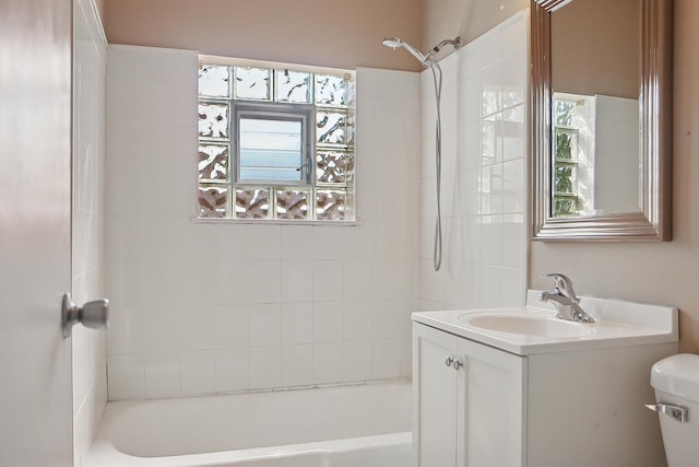 561 Minette Ln, Chicago Heights, IL 60411 - full bathroom featuring vanity and shower / tub combination