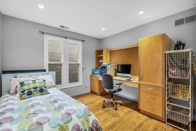 bedroom featuring light wood-type flooring, recessed lighting, and visible vents