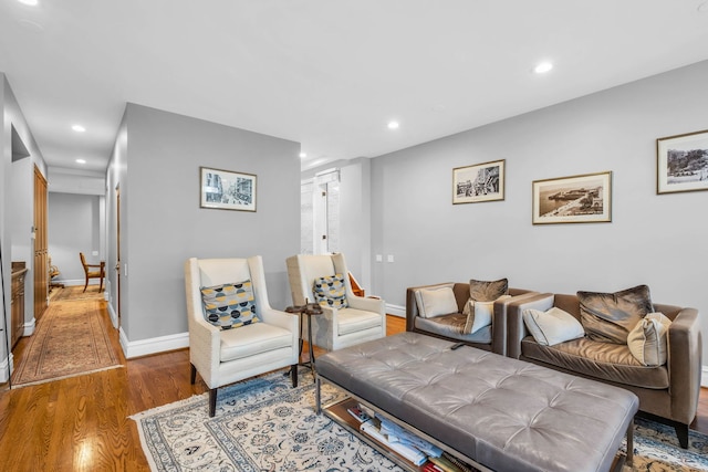 living room featuring baseboards, recessed lighting, and wood finished floors