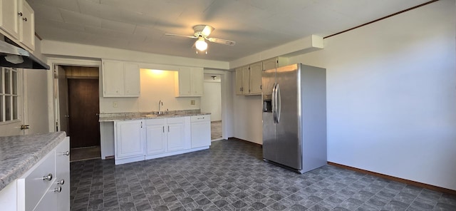 kitchen featuring a ceiling fan, under cabinet range hood, baseboards, a sink, and stainless steel fridge with ice dispenser