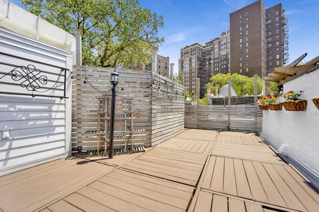 435 W Roslyn Pl Unit 2E, Chicago, IL 60614 - view of wooden deck