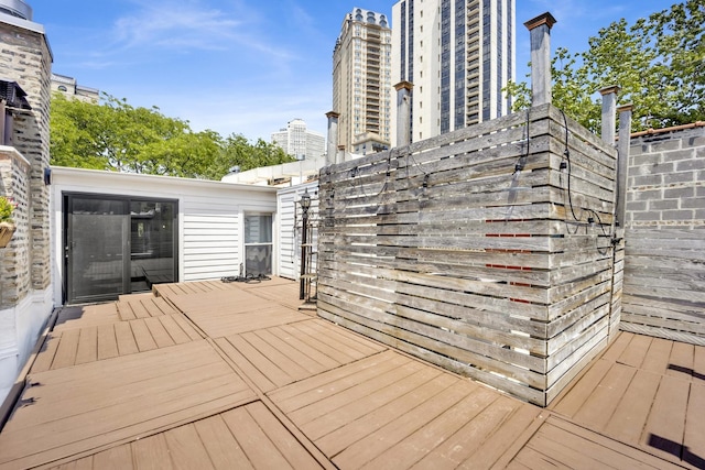 435 W Roslyn Pl Unit 2E, Chicago, IL 60614 - wooden terrace featuring a view of city