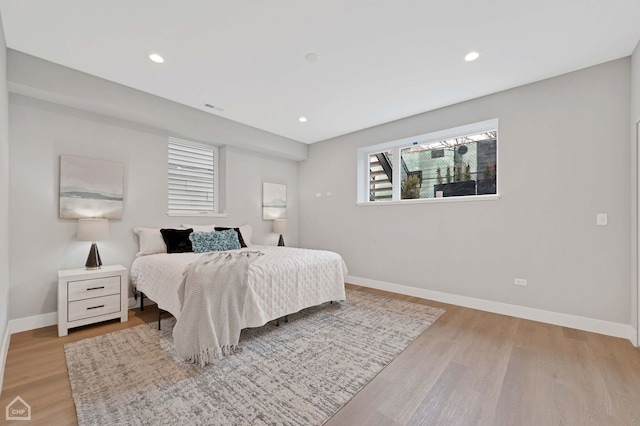 bedroom featuring light wood-style floors, visible vents, baseboards, and recessed lighting