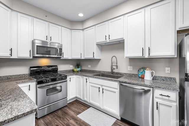 235 N Smith St Unit 509, Palatine, IL 60067 - kitchen with appliances with stainless steel finishes, a sink, recessed lighting, and white cabinetry
