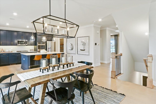 dining area featuring crown molding, baseboards, light wood finished floors, and recessed lighting