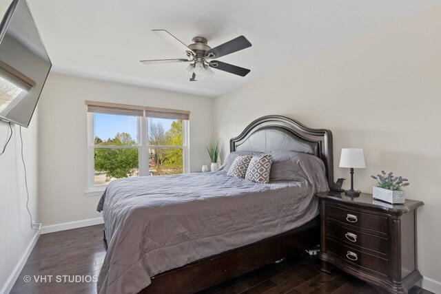 bedroom with dark wood-type flooring, baseboards, and ceiling fan