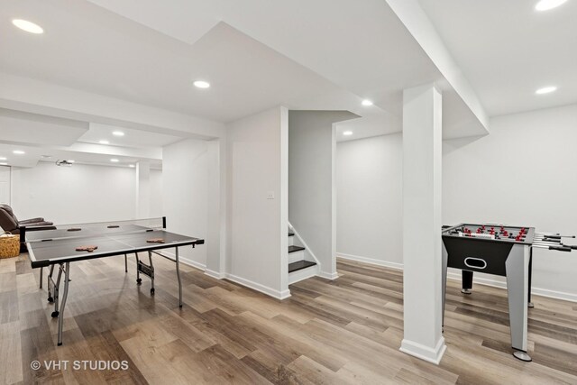 rec room with light wood-style flooring, baseboards, and recessed lighting