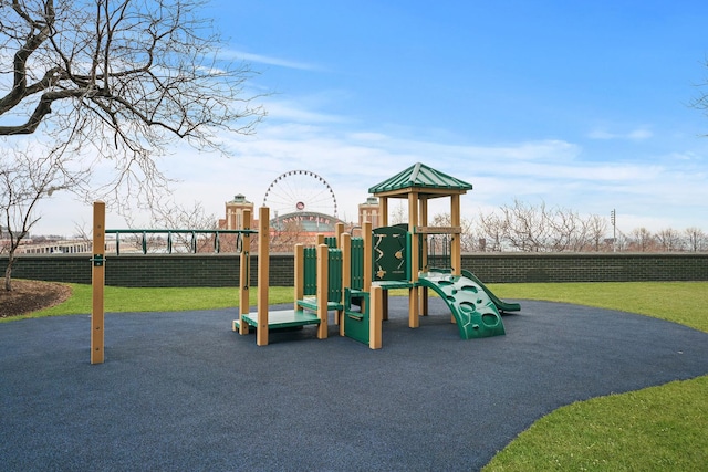 505 N Lake Shore Dr Unit 6304-6305, Chicago, IL 60611 - community play area featuring fence and a lawn