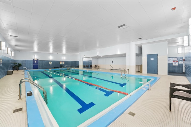 505 N Lake Shore Dr Unit 6304-6305, Chicago, IL 60611 - view of community pool