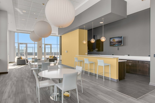 dining space featuring floor to ceiling windows and baseboards