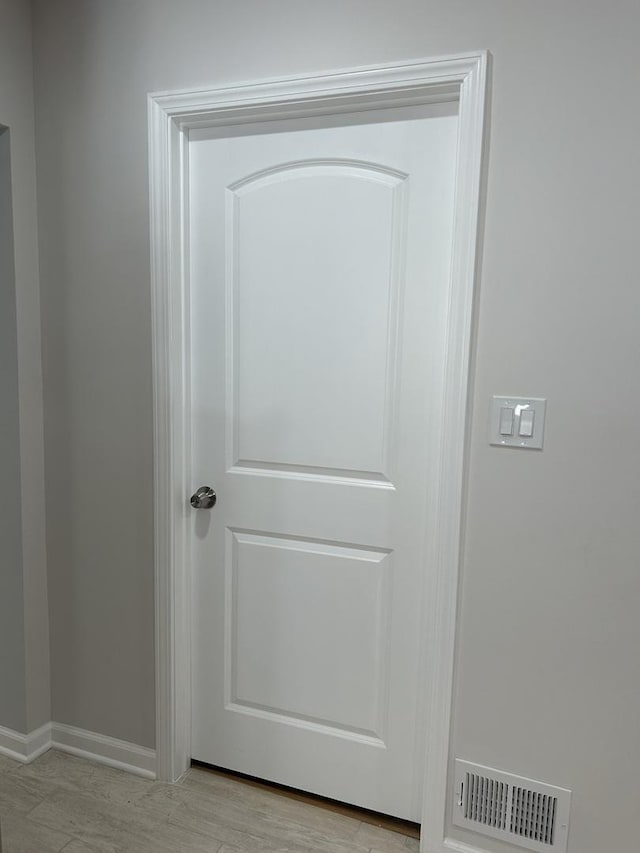 1122 N Mason Ave, Chicago, IL 60651 - detailed view of baseboards