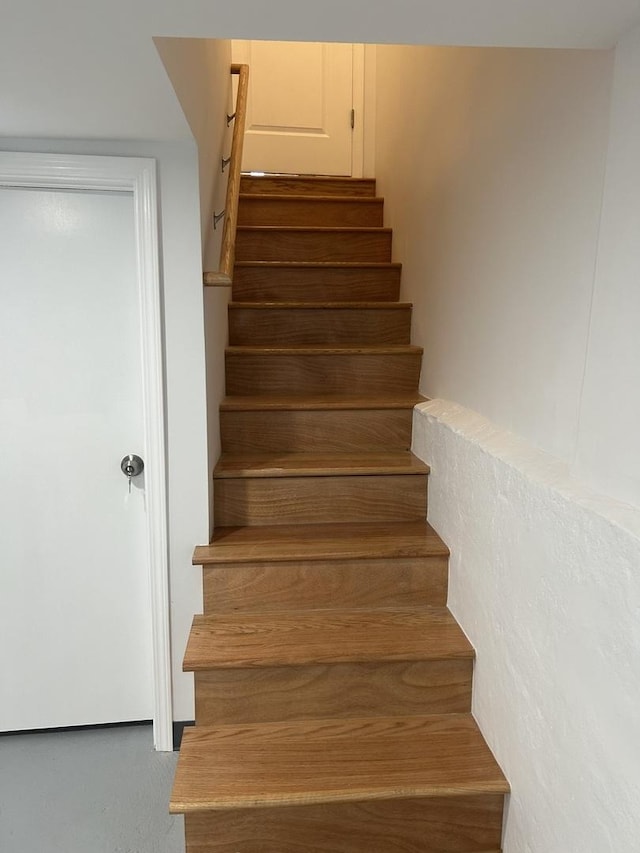 1122 N Mason Ave, Chicago, IL 60651 - view of stairway