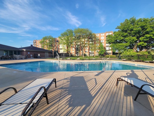 2000 Saint Regis Dr Unit 6F, Lombard, IL 60148 - community pool featuring a patio and fence