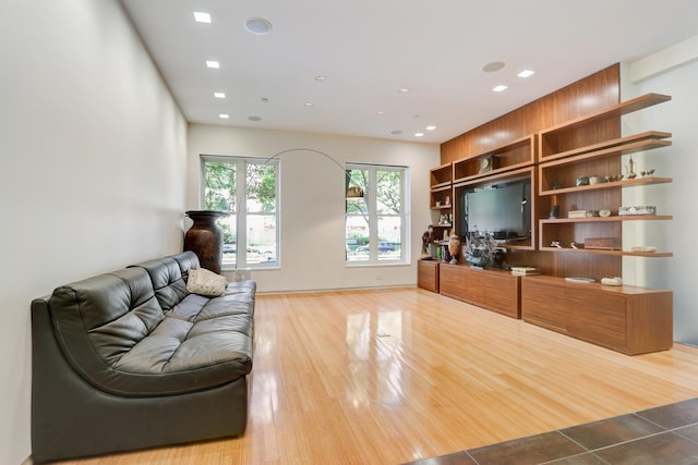 living area with wood finished floors and recessed lighting