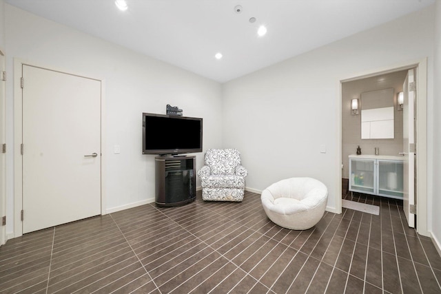 living area with baseboards and recessed lighting