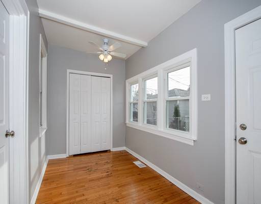 unfurnished bedroom featuring a ceiling fan, a closet, light wood-style flooring, baseboards, and visible vents