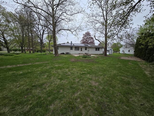 view of yard featuring a patio area