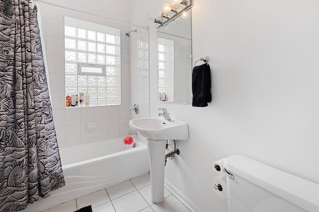 6452 N Glenwood Ave Unit 3, Chicago, IL 60626 - full bathroom with tile patterned floors, toilet, shower / tub combo, and baseboards
