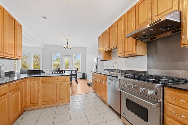 6452 N Glenwood Ave Unit 3, Chicago, IL 60626 - kitchen with stainless steel appliances, exhaust hood, a sink, a chandelier, and light tile patterned flooring
