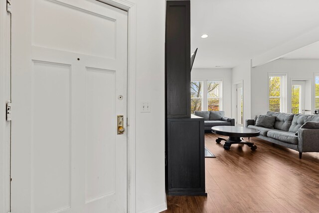6452 N Glenwood Ave Unit 3, Chicago, IL 60626 - living area featuring dark wood-type flooring, baseboards, and recessed lighting