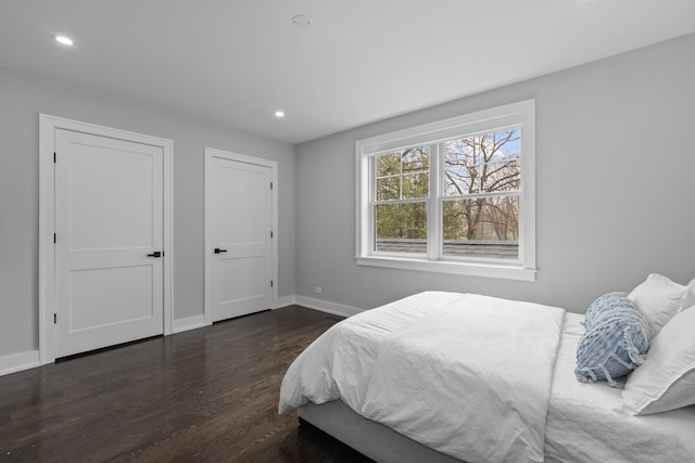 15 Reliance Ln, Lincolnshire, IL 60069 - bedroom featuring dark wood-style flooring, baseboards, and recessed lighting