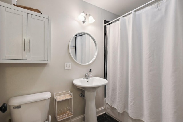 full bath with toilet, a shower with curtain, and tile patterned floors