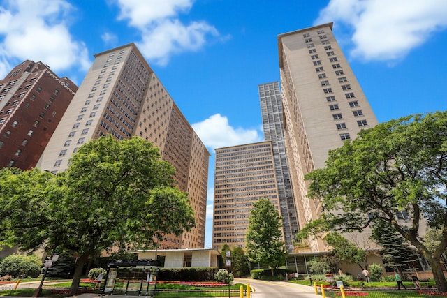 3950 N Lake Shore Dr Unit 720D, Chicago, IL 60613 - view of property featuring a view of city