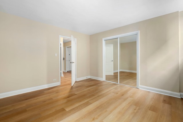 3950 N Lake Shore Dr Unit 720D, Chicago, IL 60613 - unfurnished bedroom featuring baseboards, light wood finished floors, and a closet