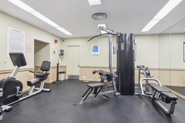 3950 N Lake Shore Dr Unit 720D, Chicago, IL 60613 - workout area featuring visible vents