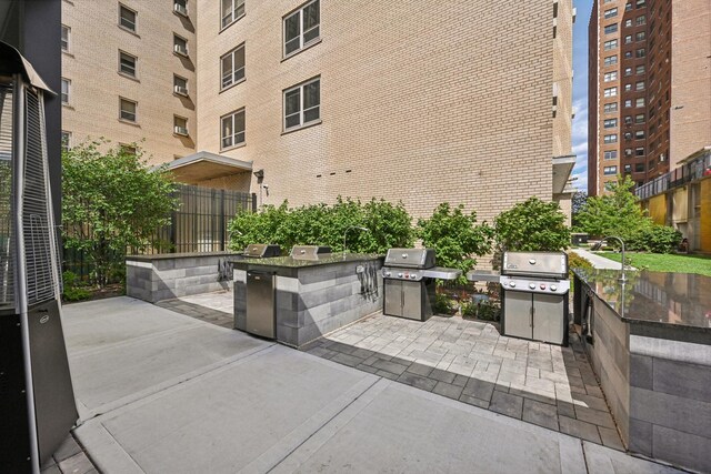 3950 N Lake Shore Dr Unit 720D, Chicago, IL 60613 - view of patio with area for grilling, fence, and a grill